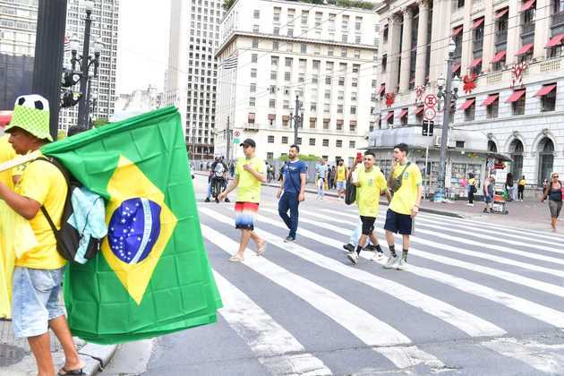 Como de costume, a torcida da amarelinha saiu às ruas de São Paulo para apoiar a seleção de Tite