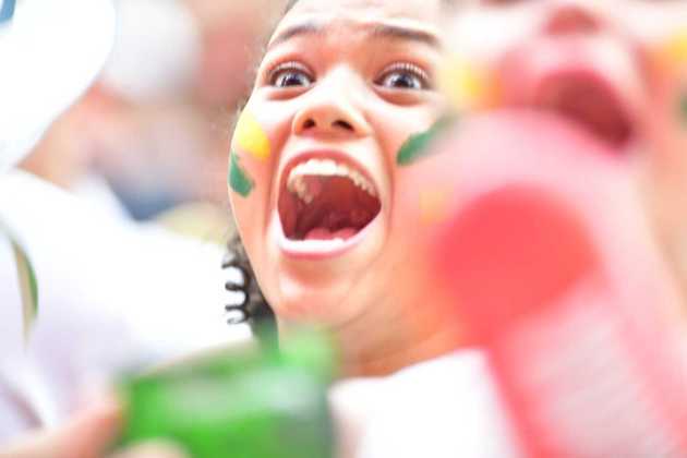 Torcedora vibra com a seleção brasileiraVale o clique: Famosos entram no clima da Copa do Mundo e mostram looks para acompanhar a estreia do Brasil