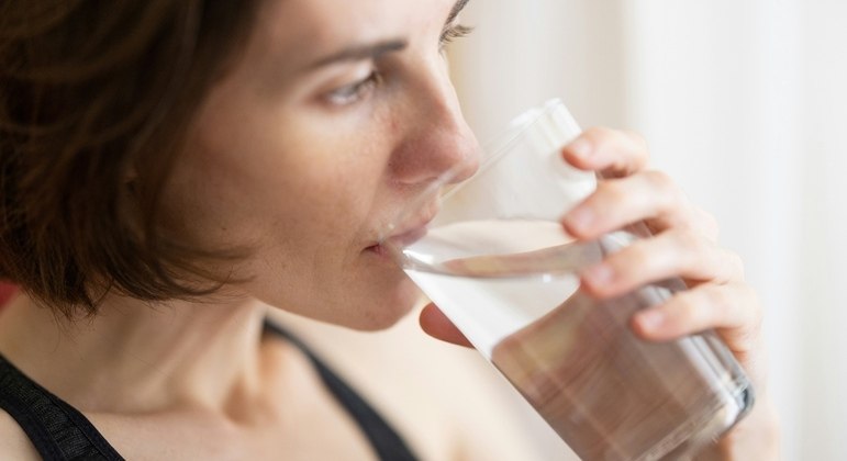 Hidratação oral é fundamental no tratamento contra dengue