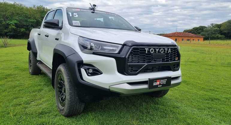 Hilux GR-Sport sai por R$ 372.890