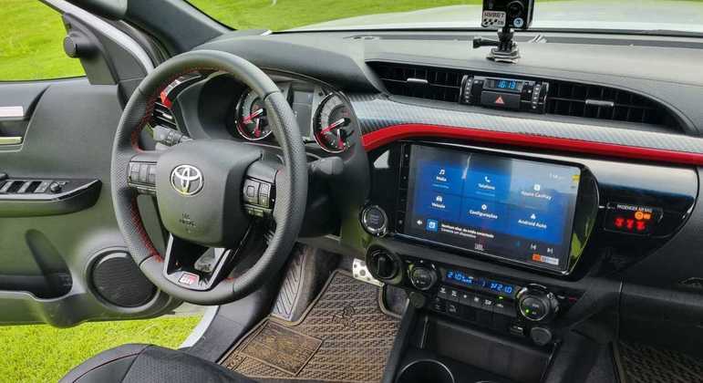 Modelo tem central multimídia com conexão com Android Auto e Apple CarPlay