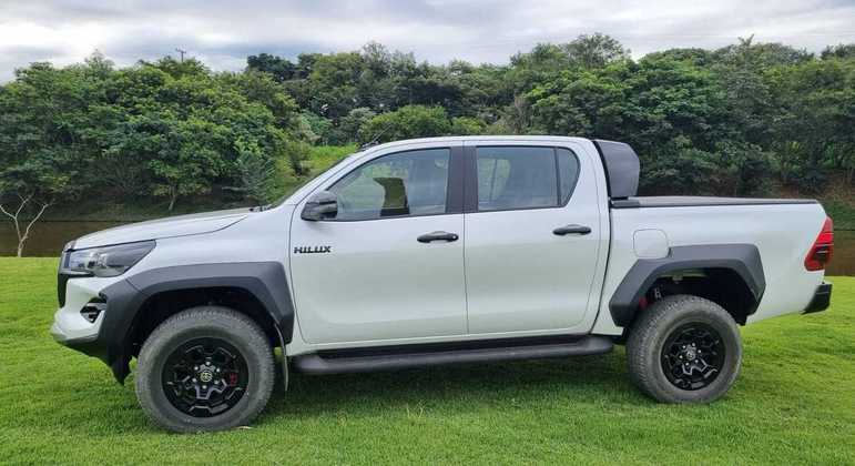 Toyota Hilux GR-Sport mede 5.33 metros de comprimento
