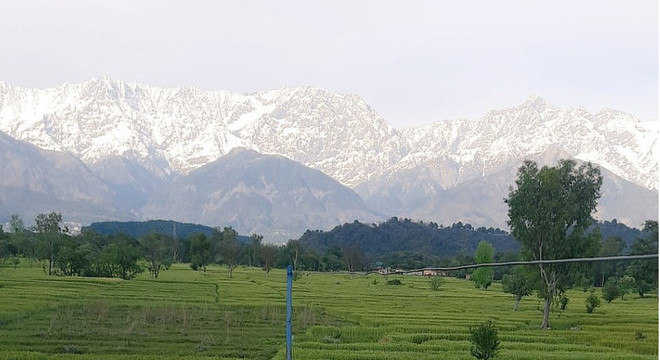 Morador da região do Punjab registrou os Himalaias, com as montanhas cobertas de neve