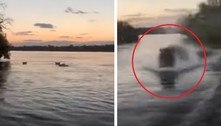 Tensão total: hipopótamo furioso persegue barco cheio de turistas