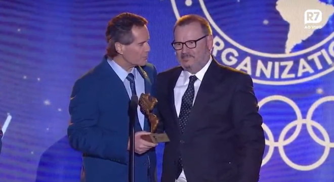 Hiran Silveira recebeu troféu de melhor 'parceiro de mídia' em nome da Record TV