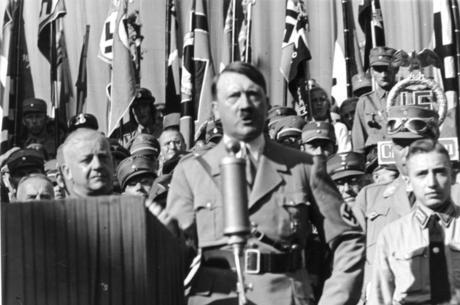 Hitler foi o principal responsável pelo genocídio nazista