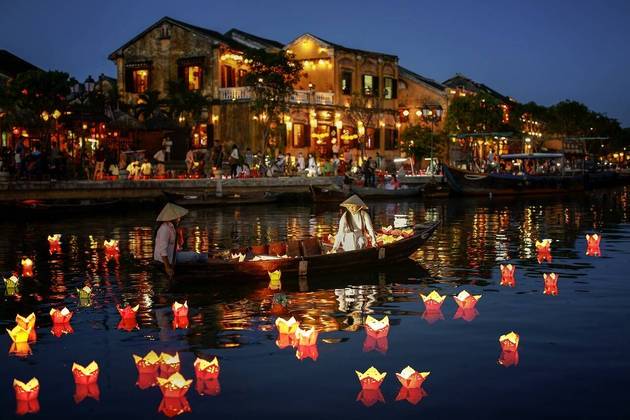 Hoi An, Vietnã: Outro destino improvável da lista. É uma cidade ribeirinha incrivelmente preservada e declarada Patrimônio Mundial da UNESCO. As ruas, lotadas de bicicletas, são todas iluminadas por lanternas e o lugar conta com lindos passeios de barco.