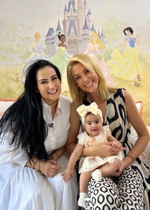 Ana Hickmann conversa com Fabiola Gadelha no “S.O.S. Mãe” do "Hoje em Dia".
