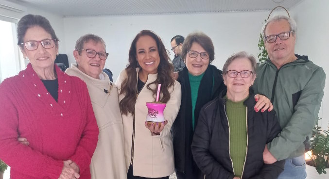 Renata Alves viajou para o Rio Grande do Sul para conhecer o grupo de idosos que faz sucesso nas redes sociais