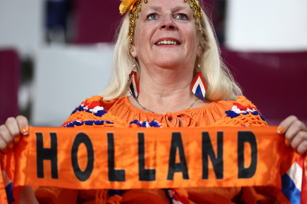 Holanda sofre empate e define vaga na Copa na próxima rodada