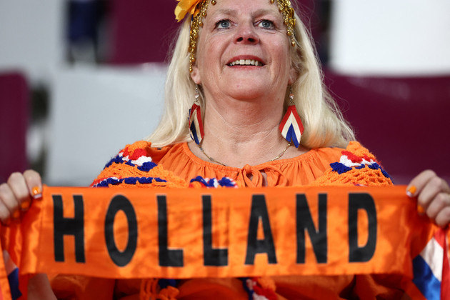 Holanda e Equador se enfrentam nesta sexta-feira (25), no estádio Internacional Khalifa, às 13h (de Brasília). O jogo marca o encerramento da segunda rodada das disputas dos grupos. Após venceram em estreias, as seleções buscam mais uma vitória para se manterem no topo da classificação