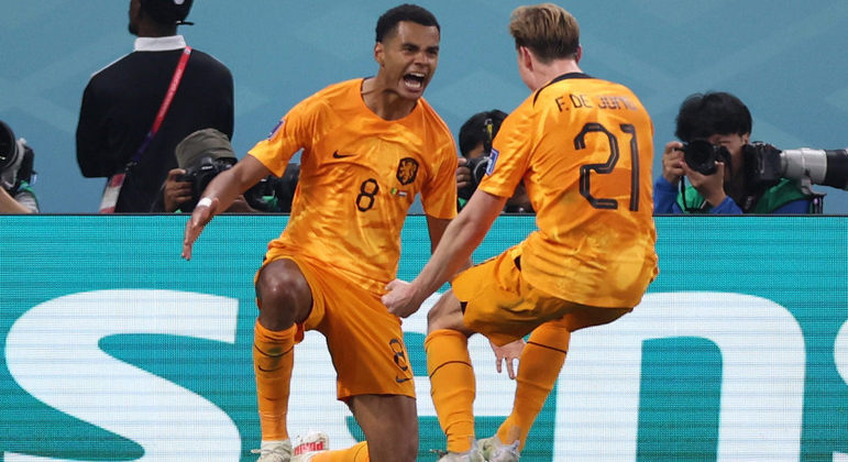 Em sua estreia em Copa do Mundo, Gakpo marcou seu primeiro gol na primeira partida da Holanda no Grupo A