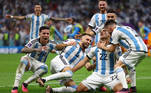 Jogadores da Argentina comemoram a classificação para as semifinais da Copa do Mundo