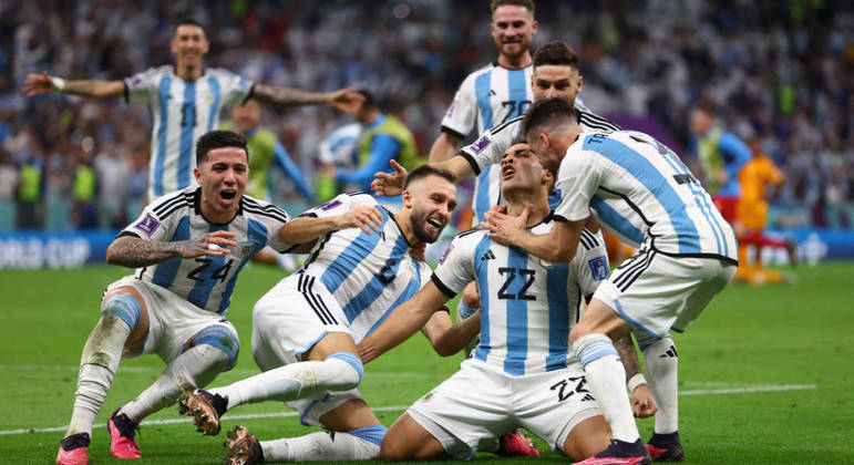 Jogadores da Argentina comemoram a classificação para as semifinais da Copa do Mundo