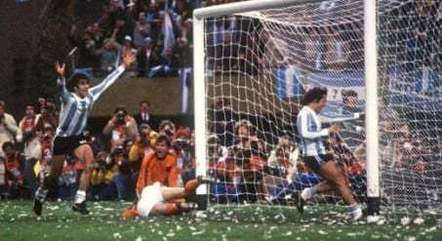 Primeiro título mundial da Argentina veio justamente contra a Holanda
