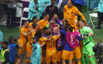 Jogadores da Holanda comemoram o gol de empate, aos 56 minutos do segundo tempo