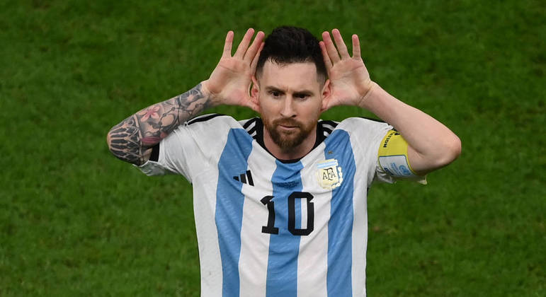Messi comemora o segundo gol argentino contra a Holanda