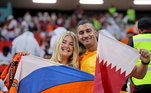Torcedores curtem em paz o jogo entre Holanda e Catar