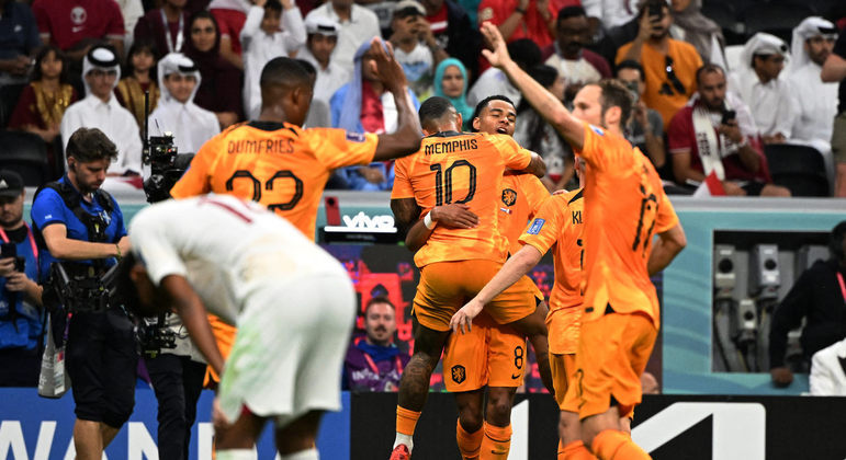 Seleção holandesa bate o Catar e avança para as oitavas de final