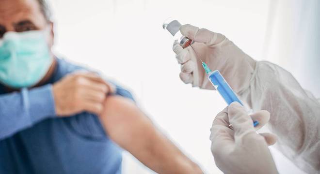 A Universidade de Oxford possui uma das mais promissoras vacinas contra covid-19, mas não é a única

