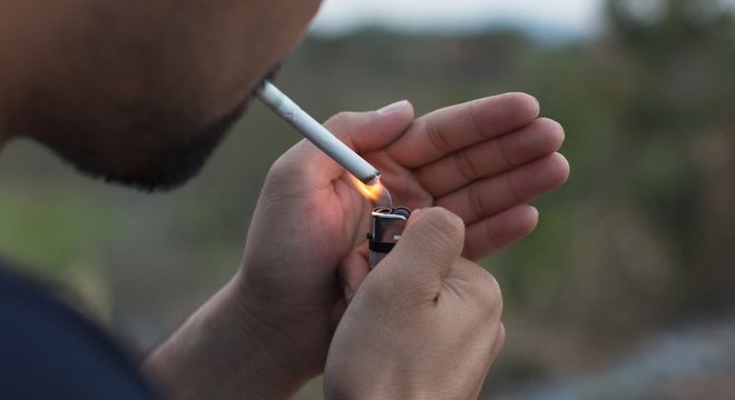 Houve redução de 36% no número de fumantes no Brasil, diz o governo