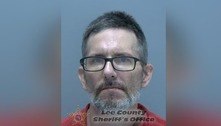 Pai é preso após atirar em amigo bêbado que errou de quarto e deitou pelado com sua filha 