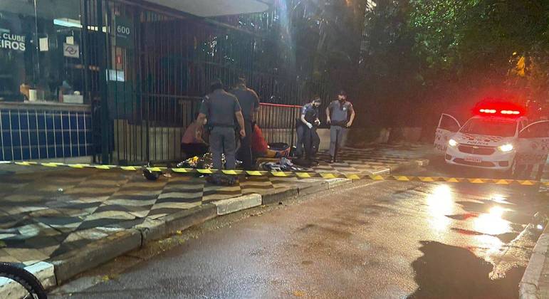 Rapaz caiu em frente da portaria do clube, na zona oeste de São Paulo
