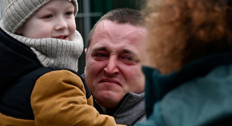 asomadetodosafetos.com - Durante fuga das famílias, homens são instruídos a não deixar a Ucrânia e podem ser recrutados