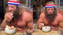 Homem come ovo cru com casca e tudo e viraliza na web; veja
