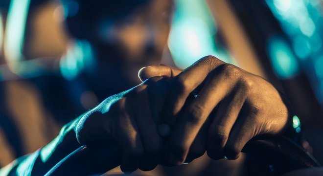 Motoristas elogiam aplicativos, mas também apontam jornadas de trabalho muito longas