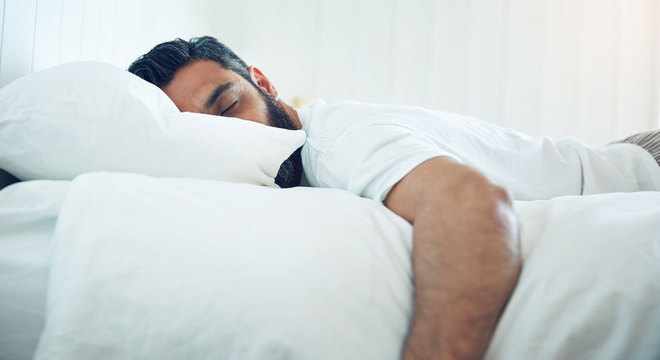 Os especialistas recomendam ao menos 8 horas de sono diárias, a menos que você tenha uma mutação genética rara