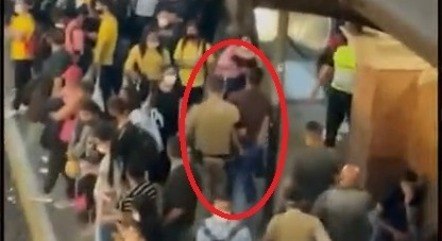 Suspeito sendo detido na Estação da Luz