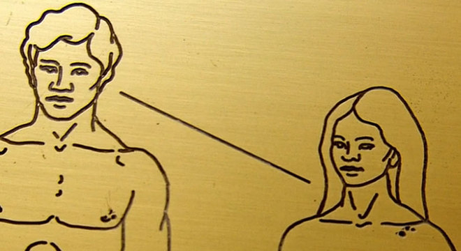 Alguns ficaram incomodados que a mulher parece ter uma atitude submissa em relação ao homem, com ele olhando para a frente, enquanto ela não