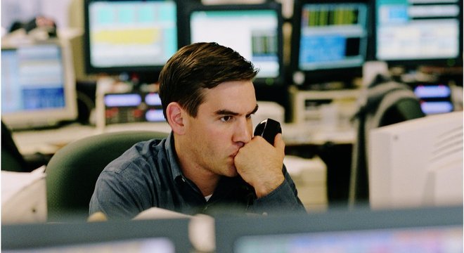 A 'fiação' de nossos cérebros reage a contextos instáveis mais emocionalmente do que analiticamente, explica Arman Eshraghi