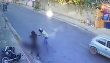 Vídeo: homem é executado à luz do dia em calçada em Fortaleza (CE)