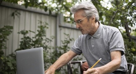 Algumas empresas combatem o preconceito de idade