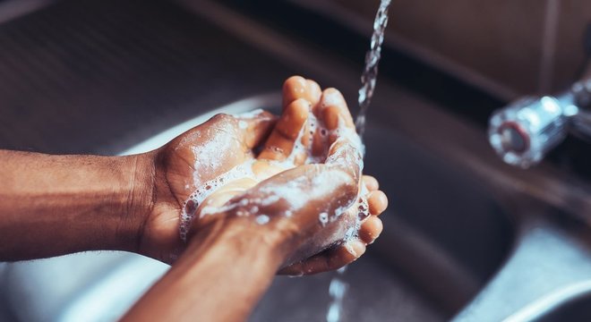 Com o aumento dos casos de coronavírus, a OMS e outras organizações de saúde enfatizaram mais uma vez a importância da lavagem das mãos e como fazê-lo corretamente