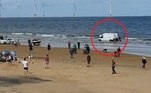 Em entrevista ao site de notícias TeessideLive, Keighly Finnegan, banhista que testemunhou os eventos bizarros, contou que a van entrou na praia e de repente parou de funcionar