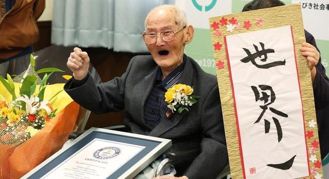 Watanabe recebeu título de homem mais velho do mundo 11 dias antes de morrer