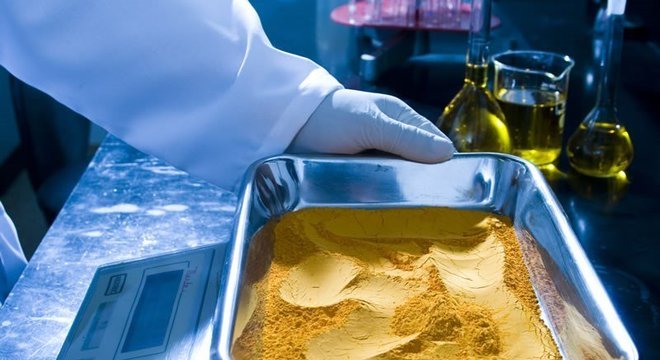 Urânio de Caetité, depois de enriquecido, vira um pó chamado 'yellow cake', que é transportado em caminhões por mais de 700 km até Salvador