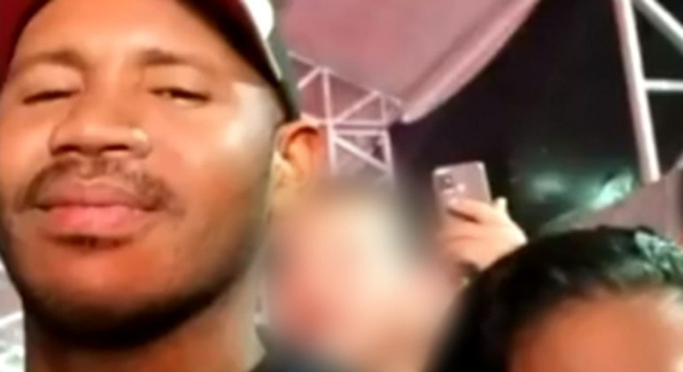 Uma mãe e duas filhas, uma de 11 anos e outra de 14, morreram depois que a casa em que moravam pegou fogo, na manhã de quarta-feira (16), em Sorocaba, no interior de São Paulo. A polícia acredita que o pai tenha trancado a família e ateado fogo no imóvel propositalmente.