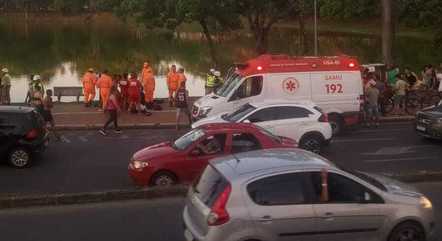 Os militares entraram na lagoa e localizaram o homem, que estava em um ponto de 3 metros de profundidade