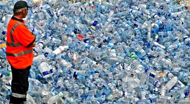 A reciclagem é um dos caminhos para diminuir a poluição com plástico