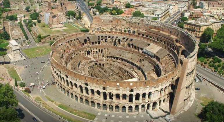 Homem que depredou a parede do Coliseu escreve carta com pedido de desculpas