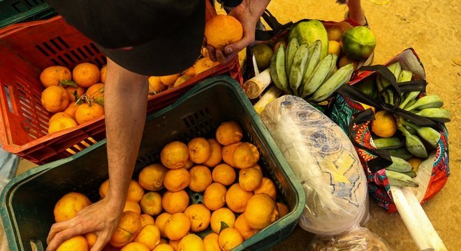 Mais de 20 produtos fizeram parte da cesta de alimentos doadas a moradores da Brasilândia