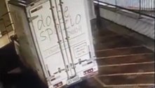 Homem rouba celular e se esconde debaixo de caminhão no DF