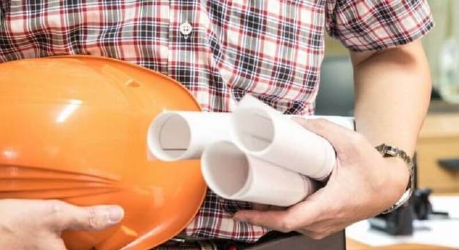 homem trabalhando em obra