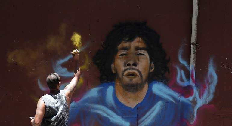 Argentinos cultuam a figura de Maradona