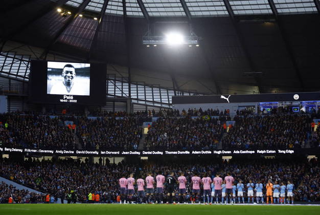 No estádio Etihad, o Manchester City, que ficou no empate com o Everton, exibiu imagens icônicas do Atleta do Século antes de a bola rolar