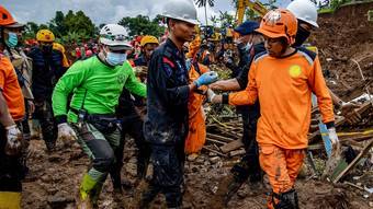 Número de mortos em terremoto na Indonésia sobe para 321